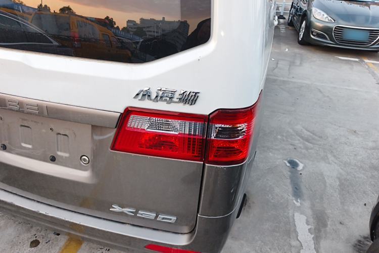Used Jinbei Hiace X30 2023 1.5L Wealthy-Style Passenger Van 5/6/7-Seater Non-Air-Conditioned Version SWC15M Exterior 6