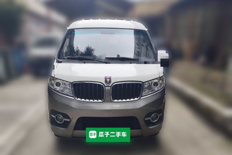 Used Jinbei Hiace X30 2023 1.5L Wealthy-Style Passenger Van 5/6/7-Seater Non-Air-Conditioned Version SWC15M Front