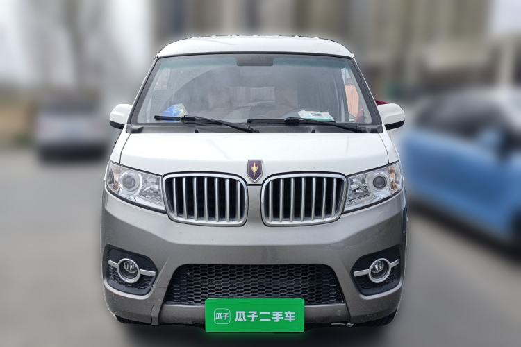 Used Jinbei Hiace X30 2023 1.5L Business-Style Passenger Van 5/6/7-Seater Non-Air-Conditioned Version SWC15M Front