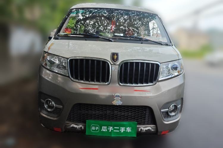 Used Jinbei Hiace X30 2023 1.5L Wealthy-Style Passenger Van 5/6/7-Seater Non-Air-Conditioned Version SWC15M Front
