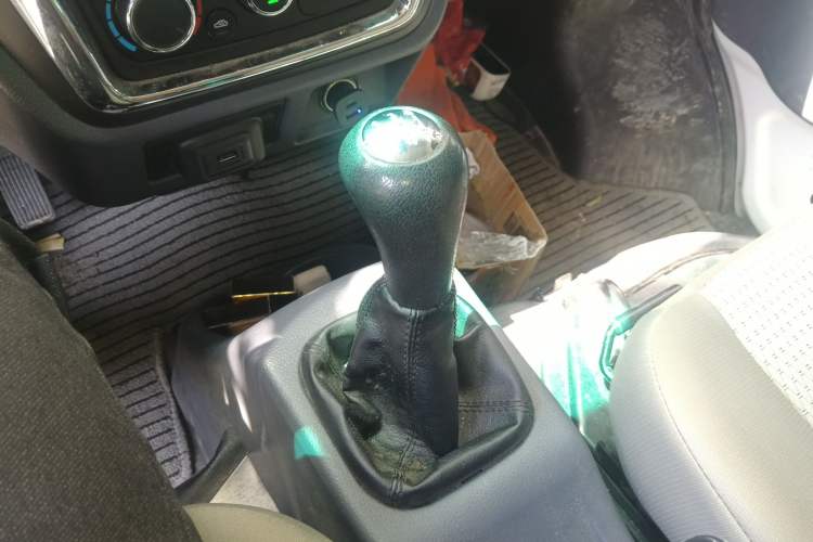 Used Jinbei Hiace X30 2023 1.5L Business-Style Passenger Van 5/6/7-Seater Non-Air-Conditioned Version SWC15M Gear Lever