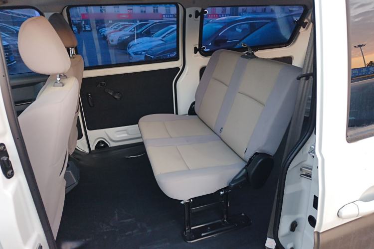 Used Jinbei Hiace X30 2023 1.5L Wealthy-Style Passenger Van 5/6/7-Seater Non-Air-Conditioned Version SWC15M Interior 4