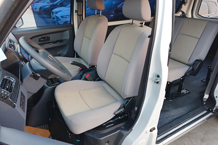 Used Jinbei Hiace X30 2023 1.5L Wealthy-Style Passenger Van 5/6/7-Seater Non-Air-Conditioned Version SWC15M Left Front Seat