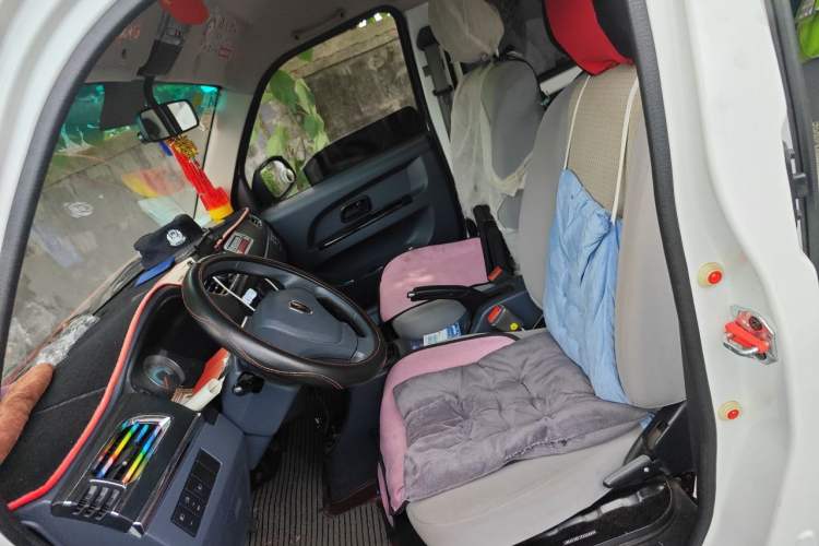 Used Jinbei Hiace X30 2023 1.5L Wealthy-Style Passenger Van 5/6/7-Seater Non-Air-Conditioned Version SWC15M Left Front Seat
