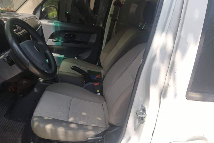 Used Jinbei Hiace X30 2023 1.5L Business-Style Passenger Van 5/6/7-Seater Non-Air-Conditioned Version SWC15M Left Front Seat