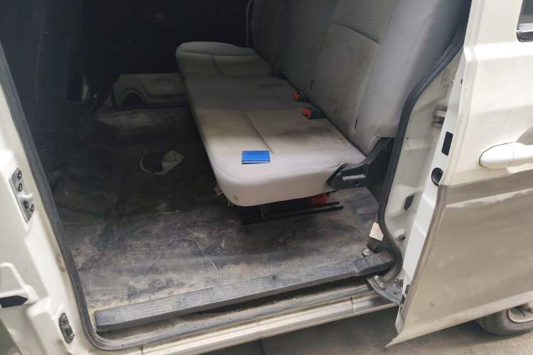 Used Jinbei Hiace X30 2023 1.5L Wealthy-Style Passenger Van 5/6/7-Seater Non-Air-Conditioned Version SWC15M Left Rear Seat