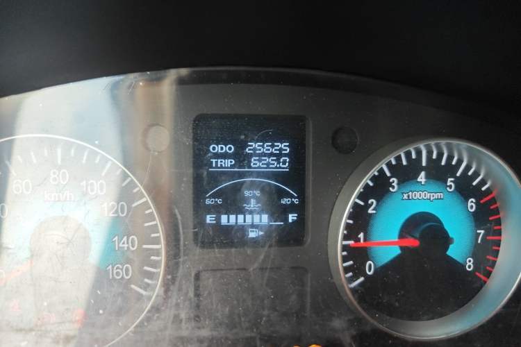Used Jinbei Hiace X30 2023 1.5L Wealthy-Style Passenger Van 5/6/7-Seater Non-Air-Conditioned Version SWC15M Odometer Close Up