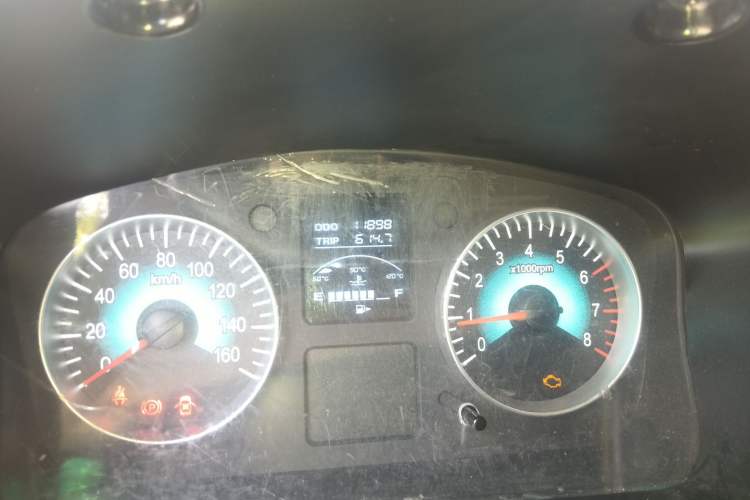 Used Jinbei Hiace X30 2023 1.5L Business-Style Passenger Van 5/6/7-Seater Non-Air-Conditioned Version SWC15M Odometer Close Up