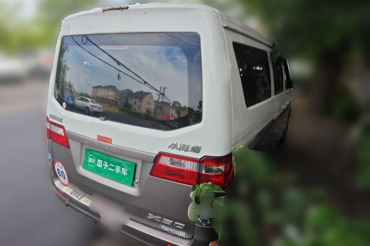 Used Jinbei Hiace X30 2023 1.5L Wealthy-Style Passenger Van 5/6/7-Seater Non-Air-Conditioned Version SWC15M Rear Right 45 Deg