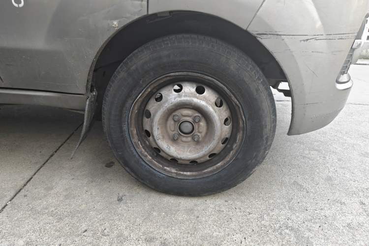 Used Jinbei Hiace X30 2023 1.5L Super-Enjoyment Van 2/5 Seats Non-Air-Conditioned Version SWC15M Right Front Wheel Hub