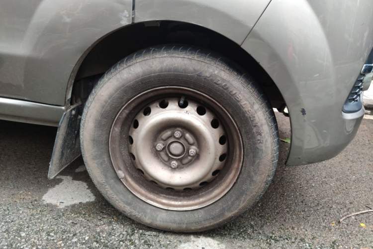 Used Jinbei Hiace X30  Right Front Wheel Hub