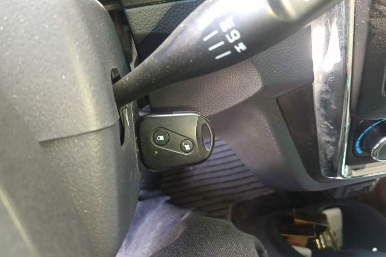 Used Jinbei Hiace X30 2023 1.5L Business-Style Passenger Van 5/6/7-Seater Non-Air-Conditioned Version SWC15M Vehicle Key