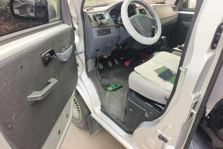 Used Jinbei Hiace X30 2023 1.5L Super-Comfortable Passenger Van 5/6/7-Seater Non-Air-Conditioned Version Model SWC15M Driver Seat