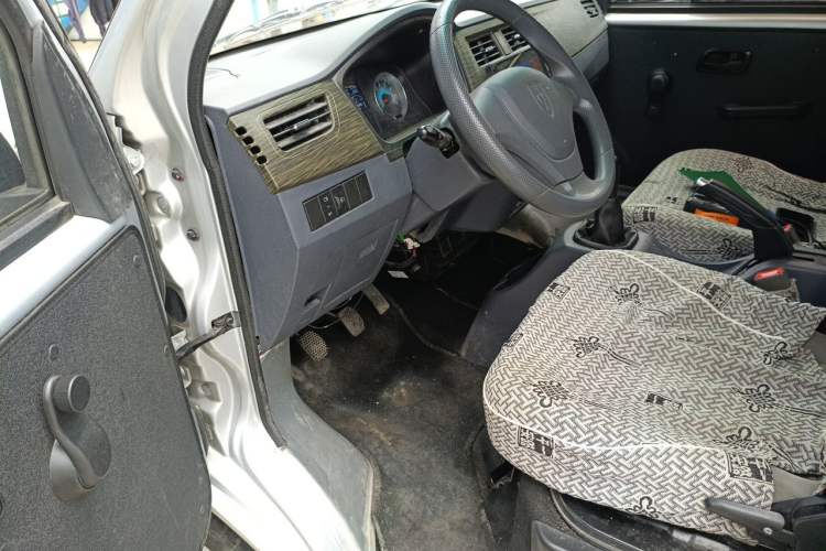Used Jinbei Hiace X30 2023 1.5L Super-Comfortable Passenger Van 5/6/7-Seater Non-Air-Conditioned Version Model SWC15M Driver Seat