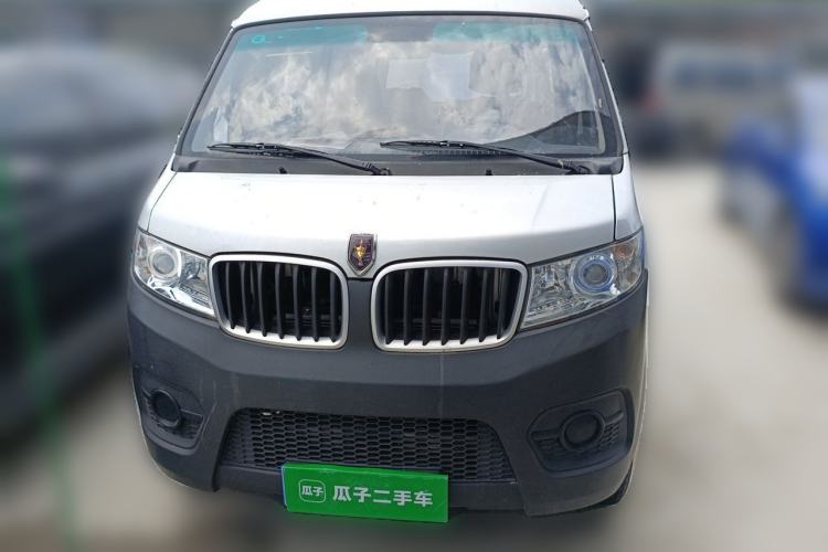Used Jinbei Hiace X30 2023 1.5L Super-Comfortable Passenger Van 5/6/7-Seater Non-Air-Conditioned Version Model SWC15M Front