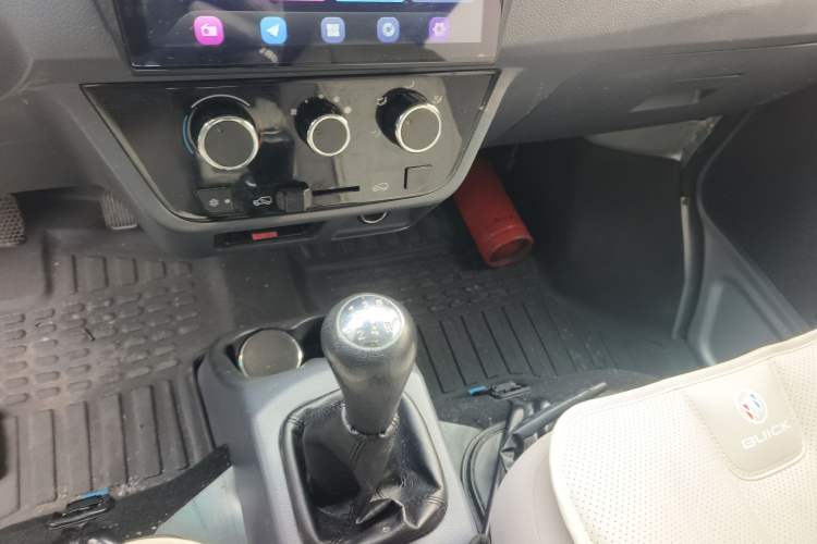 Used Jinbei Hiace X30 2023 1.5L Super-Comfortable Passenger Van 5/6/7-Seater Non-Air-Conditioned Version Model SWC15M Gear Lever