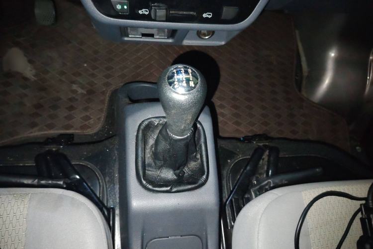 Used Jinbei Hiace X30 2023 1.5L Super-Comfortable Passenger Van 5/6/7-Seater Non-Air-Conditioned Version Model SWC15M Gear Lever