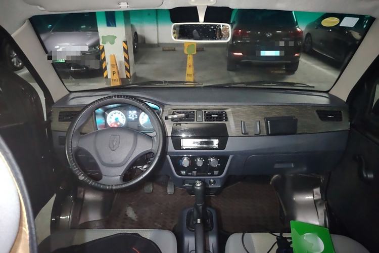 Used Jinbei Hiace X30 2023 1.5L Super-Comfortable Passenger Van 5/6/7-Seater Non-Air-Conditioned Version Model SWC15M Interior 2