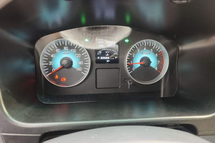 Used Jinbei Hiace X30 2023 1.5L Super-Comfortable Passenger Van 5/6/7-Seater Non-Air-Conditioned Version Model SWC15M Odometer Close Up