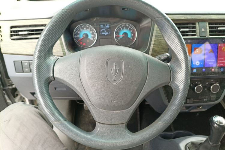 Used Jinbei Hiace X30 2023 1.5L Super-Comfortable Passenger Van 5/6/7-Seater Non-Air-Conditioned Version Model SWC15M Steering Wheel