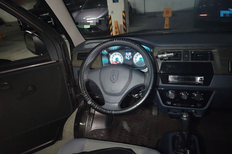 Used Jinbei Hiace X30 2023 1.5L Super-Comfortable Passenger Van 5/6/7-Seater Non-Air-Conditioned Version Model SWC15M Steering Wheel