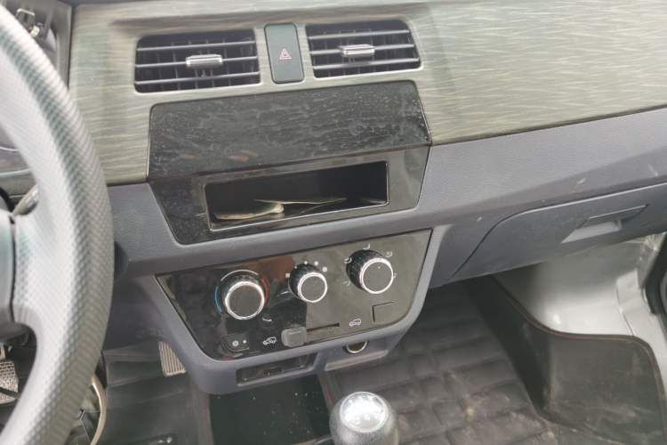 Used Jinbei Hiace X30 2023 1.5L Super-Enjoyment Van 2/5 Seats Non-Air-Conditioned Version SWC15M Audio And AC Panel