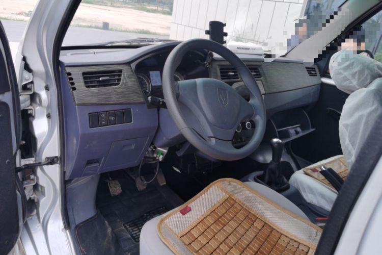 Used Jinbei Hiace X30 2023 1.5L Super-Enjoyment Van 2/5 Seats Non-Air-Conditioned Version SWC15M Center Console
