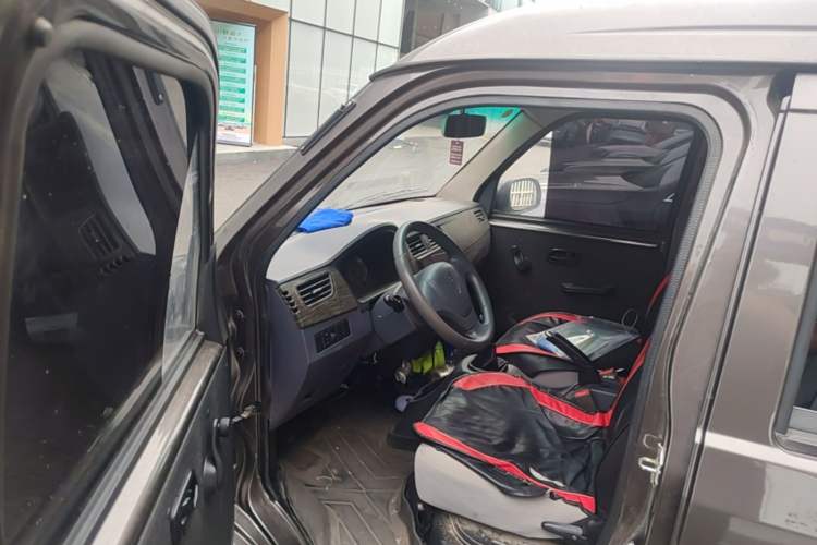 Used Jinbei Hiace X30 2023 1.5L Super-Comfortable Passenger Van 5/6/7-Seater Non-Air-Conditioned Version Model SWC15M Driver Seat