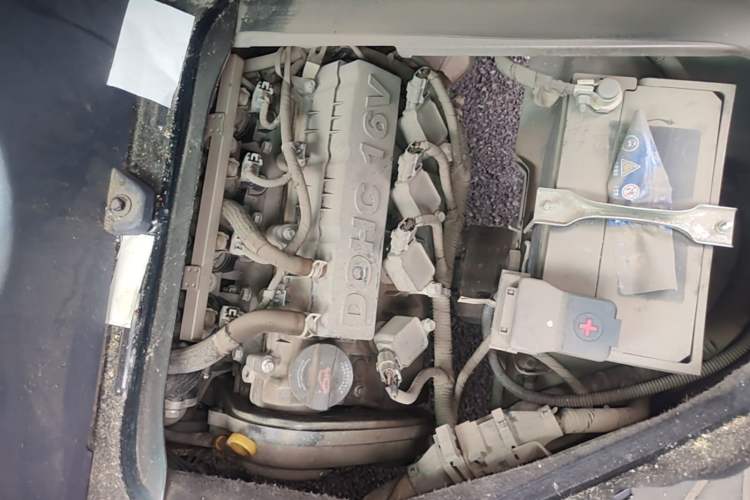 Used Jinbei Hiace X30 2023 1.5L Super-Comfortable Passenger Van 5/6/7-Seater Non-Air-Conditioned Version Model SWC15M Engine Bay