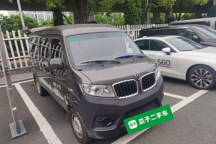 Used Jinbei Hiace X30 2023 1.5L Super-Comfortable Passenger Van 5/6/7-Seater Non-Air-Conditioned Version Model SWC15M Front Right 45 Deg