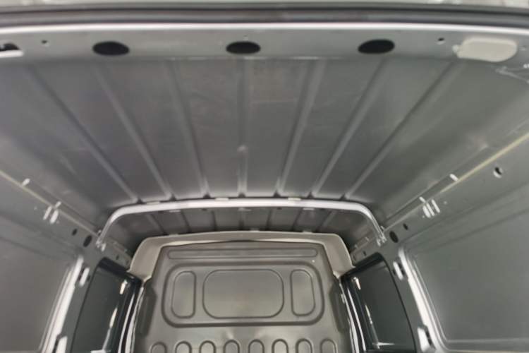 Used Jinbei Hiace X30 2023 1.5L Super-Enjoyment Van 2/5 Seats Non-Air-Conditioned Version SWC15M Headliner