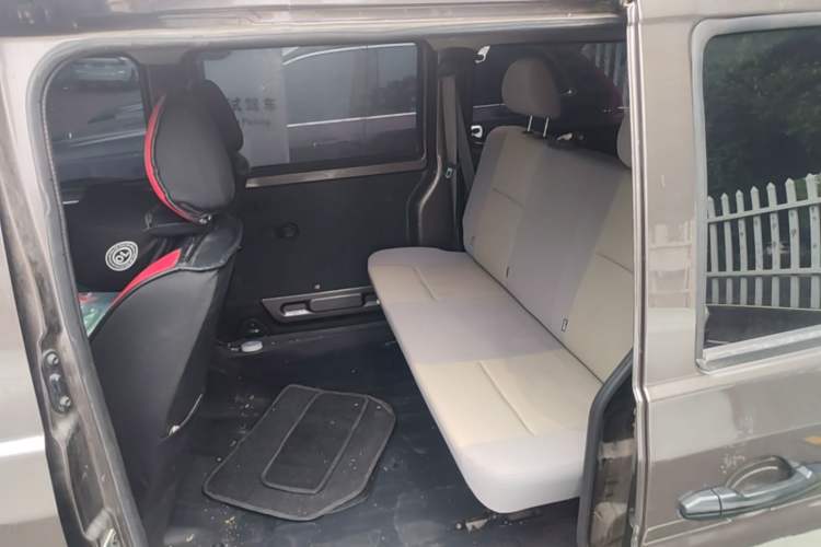 Used Jinbei Hiace X30 2023 1.5L Super-Comfortable Passenger Van 5/6/7-Seater Non-Air-Conditioned Version Model SWC15M Left Rear Seat
