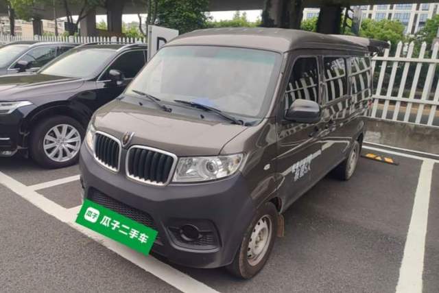 Used Jinbei Hiace X30 2023 1.5L Super-Comfortable Passenger Van 5/6/7-Seater Non-Air-Conditioned Version Model SWC15M
