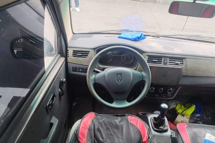 Used Jinbei Hiace X30 2023 1.5L Super-Comfortable Passenger Van 5/6/7-Seater Non-Air-Conditioned Version Model SWC15M Steering Wheel