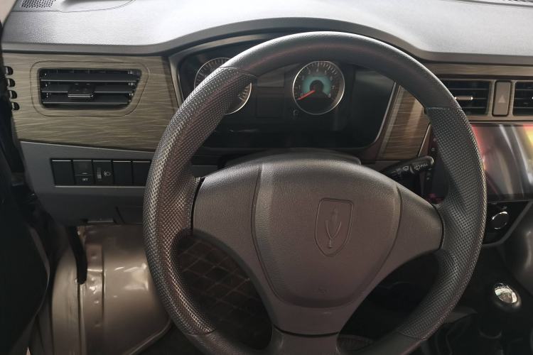 Used Jinbei Hiace X30 2023 1.5L Super-Comfortable Passenger Van 5/6/7-Seater Non-Air-Conditioned Version Model SWC15M Interior 1