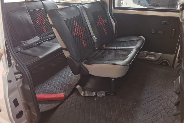 Used Jinbei Hiace X30 2023 1.5L Super-Comfortable Passenger Van 5/6/7-Seater Non-Air-Conditioned Version Model SWC15M Interior 6