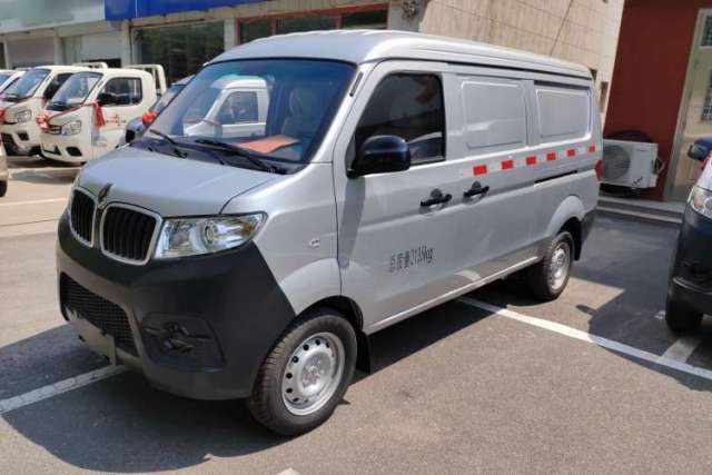 Used Jinbei Hiace X30 2023 1.5L Wealthy-Style Passenger Van 5/6/7-Seater Non-Air-Conditioned Version SWC15M