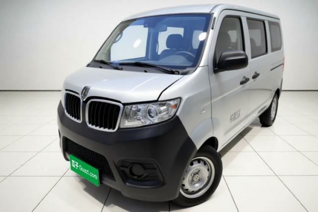 Ojetý Jinbei Hiace X30 2023 1.5L Super-Comfortable Passenger Van 5/6/7-Seater Non-Air-Conditioned Version Model SWC15M