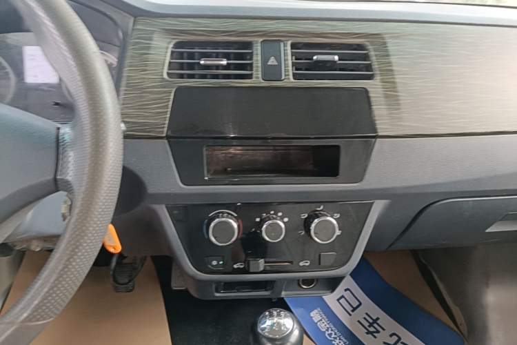 Used Jinbei Hiace X30 2023 1.5L Super-Enjoyment Van 2/5 Seats Non-Air-Conditioned Version SWC15M Audio And AC Panel