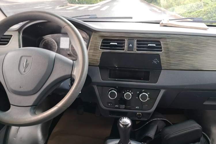 Used Jinbei Hiace X30 2023 1.5L Super-Enjoyment Van 2/5 Seats Non-Air-Conditioned Version SWC15M Audio And AC Panel