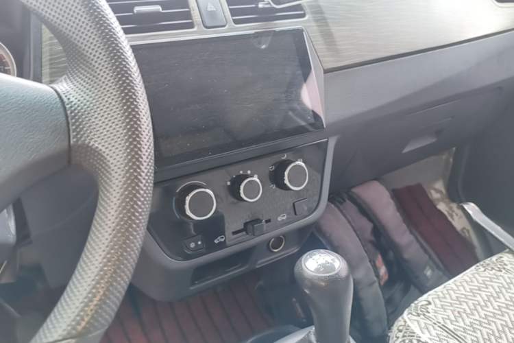 Used Jinbei Hiace X30 2023 1.5L Super-Enjoyment Van 2/5 Seats Non-Air-Conditioned Version SWC15M Audio And AC Panel