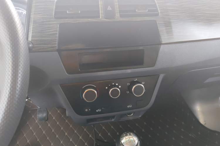 Used Jinbei Hiace X30 2023 1.5L Super-Enjoyment Van 2/5 Seats Non-Air-Conditioned Version SWC15M Audio And AC Panel