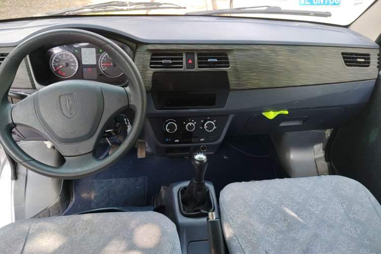 Used Jinbei Hiace X30 2023 1.5L Super-Enjoyment Van 2/5 Seats Non-Air-Conditioned Version SWC15M Audio And AC Panel
