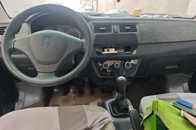 Used Jinbei Hiace X30 2023 1.5L Super-Enjoyment Van 2/5 Seats Non-Air-Conditioned Version SWC15M Center Console