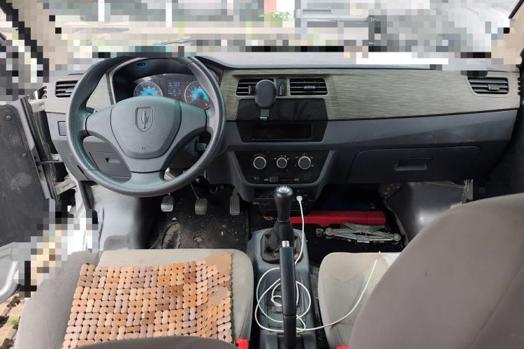 Used Jinbei Hiace X30 2023 1.5L Super-Comfortable Passenger Van 5/6/7-Seater Non-Air-Conditioned Version Model SWC15M Center Console
