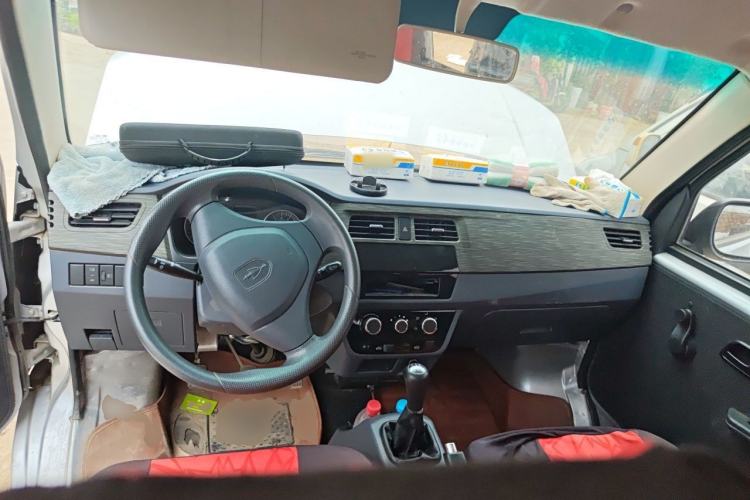 Used Jinbei Hiace X30 2023 1.5L Wealthy-Style Passenger Van 5/6/7-Seater Non-Air-Conditioned Version SWC15M Center Console