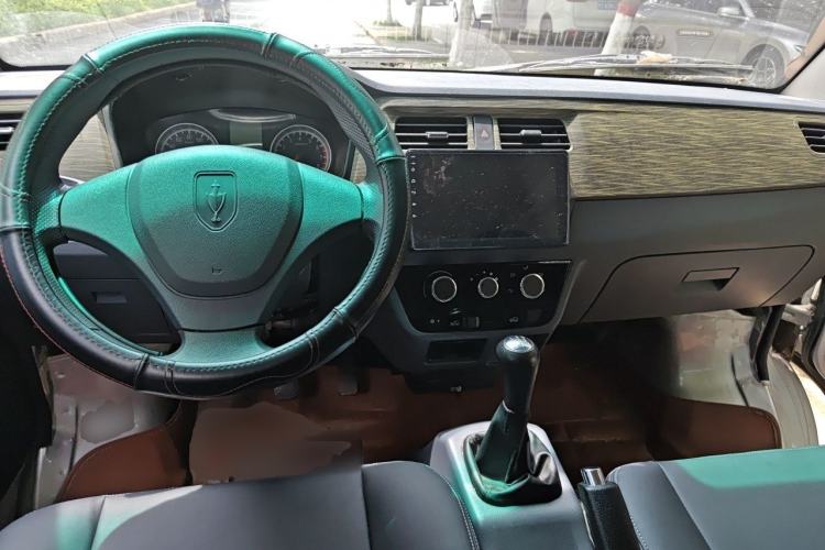 Used Jinbei Hiace X30 2023 1.5L Super-Enjoyment Van 2/5 Seats Non-Air-Conditioned Version SWC15M Center Console