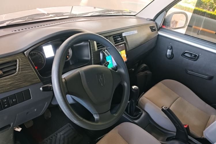 Used Jinbei Hiace X30 2023 1.5L Super-Enjoyment Van 2/5 Seats Non-Air-Conditioned Version SWC15M Center Console
