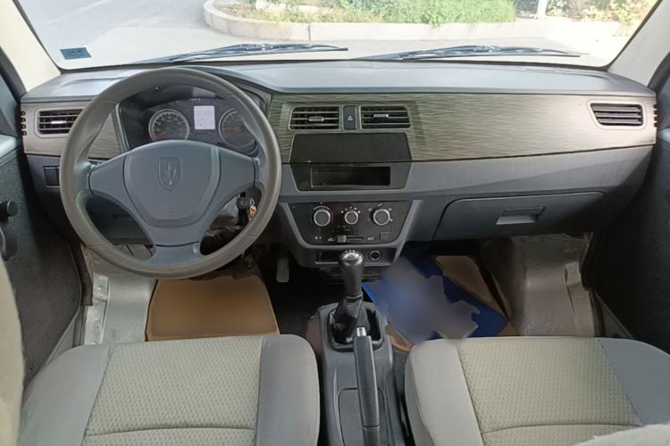 Used Jinbei Hiace X30 2023 1.5L Super-Enjoyment Van 2/5 Seats Non-Air-Conditioned Version SWC15M Center Console