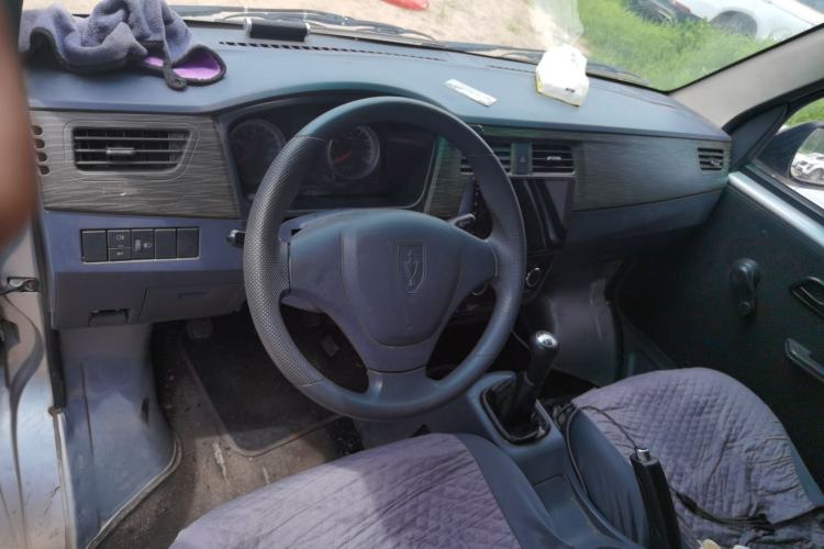 Used Jinbei Hiace X30 2023 1.5L Super-Enjoyment Van 2/5 Seats Non-Air-Conditioned Version SWC15M Center Console